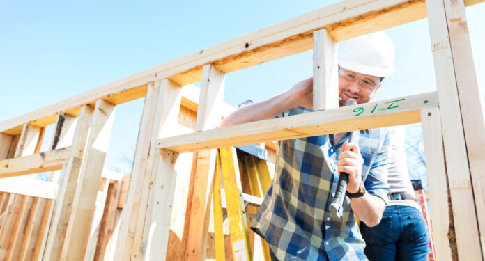 Builder confidence plunges on interest rate hikes, growing affordability woes