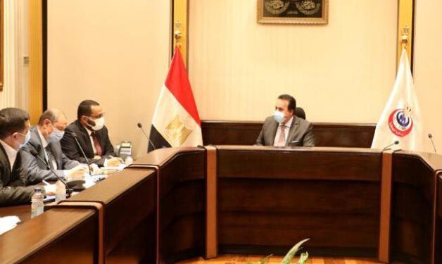 Egypt’s Health ministry reviews report on comprehensive health insurance system