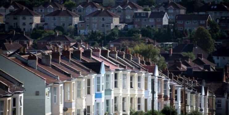 Mortgage approvals fall following interest rate rises, according to official figures