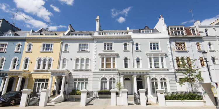 UK house prices hit new record high as mortgages outpace rents