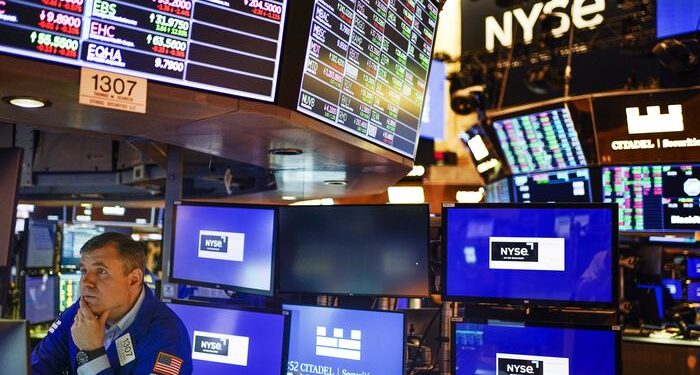 U.S. Stocks Rise After China Rate Cut; S&P 500 Climbs