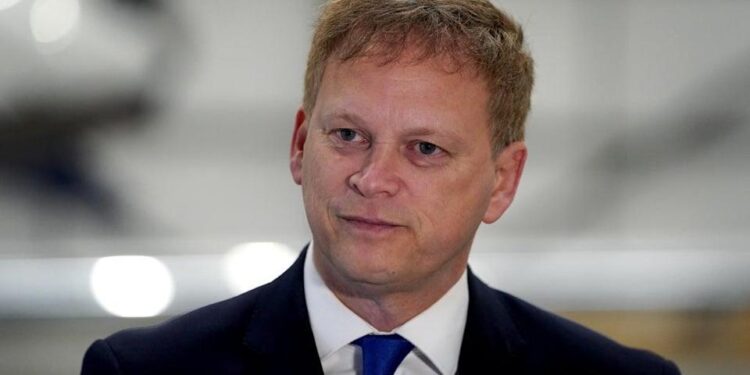 Unions condemn Grant Shapps plan to ban rail strikes