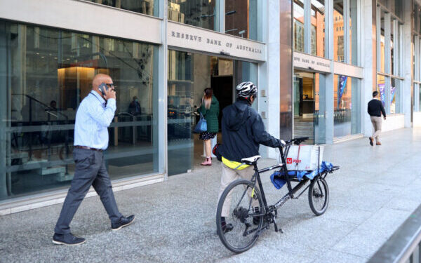 Australia’s Largest Bank Downgrades Growth Forecast as OECD Warns on Interest Rate Hikes