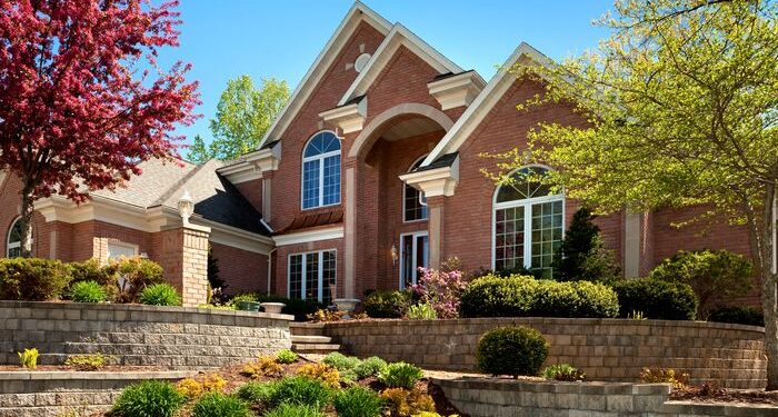 After spiking in June, mortgage rates are now holding steady below 6%