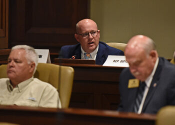 Arkansas legislative panel backs proposed health insurance plan changes for public school, state workers