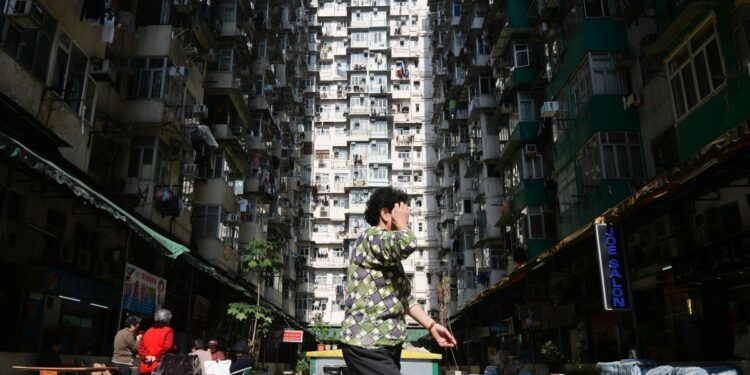 Behind China and Hong Kong’s Different Responses to US Interest Rate Hikes