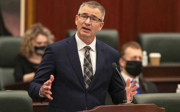 Former finance minister questions whether Alberta sovereignty bill would pass