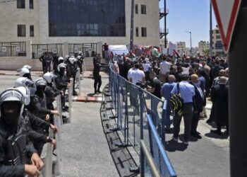 Hundreds of Palestinian lawyers hold rare protest against Abbas’s ‘rule by decree’