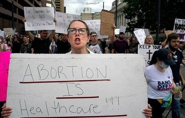 Supreme Court’s abortion decision puts doctors in legal limbo : Shots