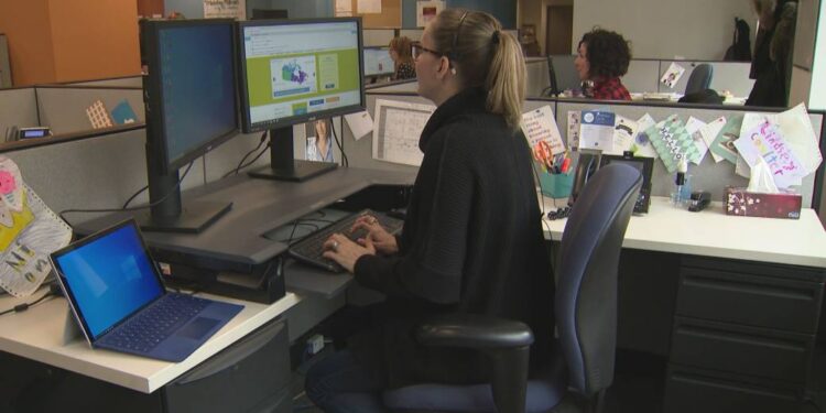 Wages in Canada are rising. Will inflation, interest rates follow suit? – National